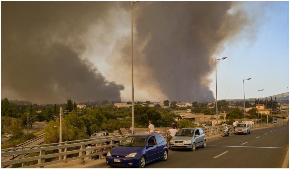Atena se îneacă din cauza fumului. Locuitorii sunt îndemnați să rămână în case 720167