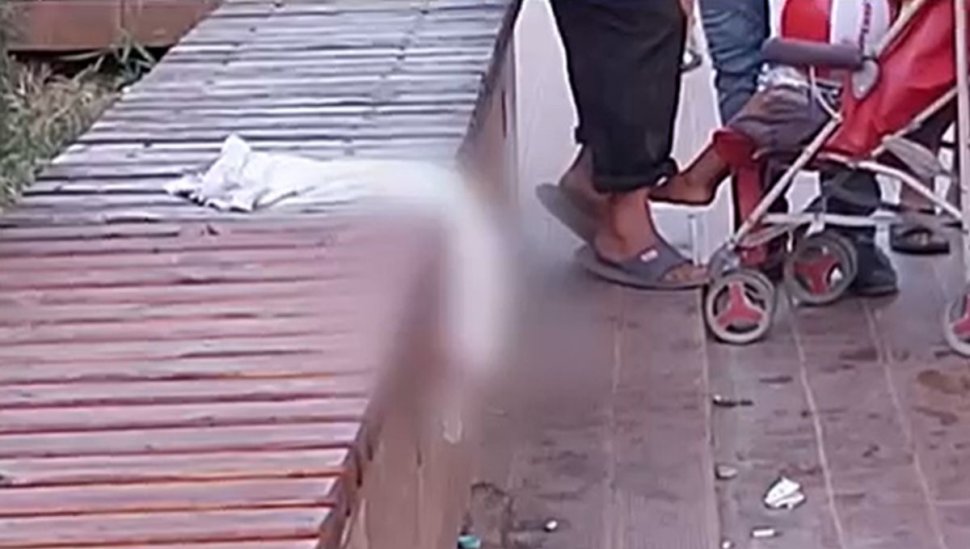 Un bărbat și o femeie, înjunghiați în plină stradă. Atacatorul este în libertate