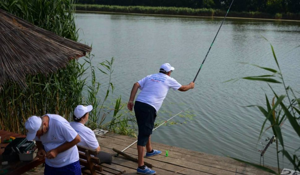 Nevăzători români, din 22 de județe, au participat la un concurs de pescuit sportiv unic în țara noastră