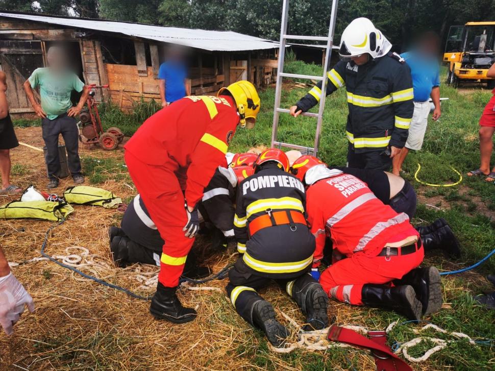 Doi suceveni au căzut în fântâna pe care o curățau, adâncă de 6 metri. Unul dintre ei a murit 720450
