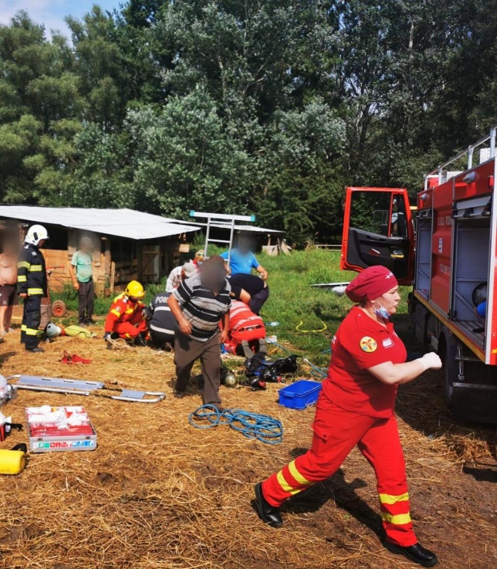 Doi suceveni au căzut în fântâna pe care o curățau, adâncă de 6 metri. Unul dintre ei a murit 720453