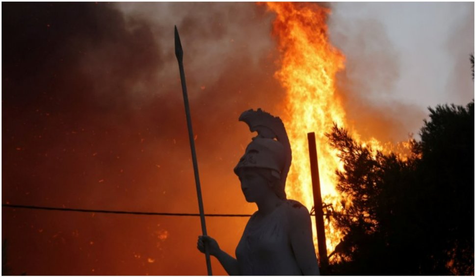 Noapte de infern în suburbiile Atenei: flăcările au mistuit zeci de case, localnicii au fost evacuați