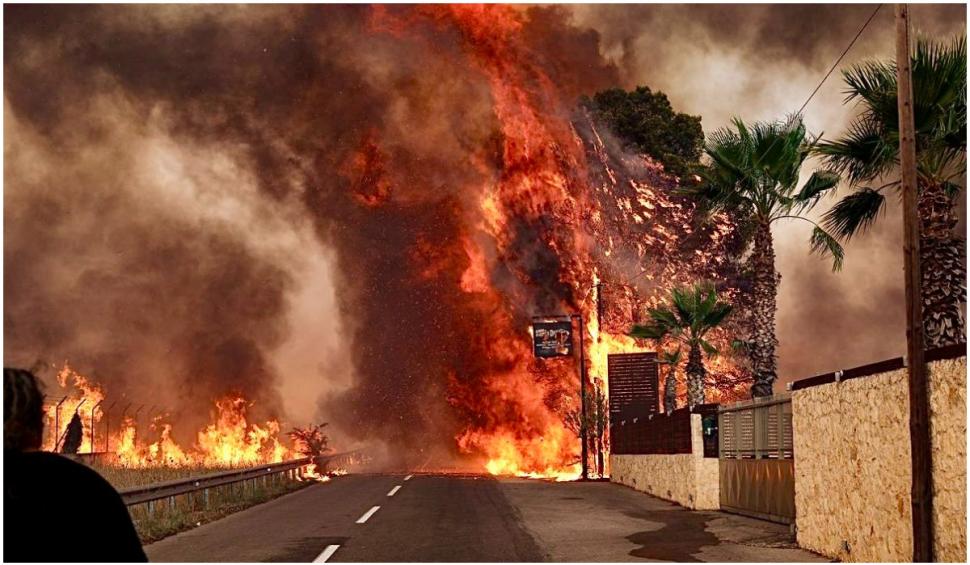 Noapte de infern în suburbiile Atenei: flăcările au mistuit zeci de case, localnicii au fost evacuați 720375