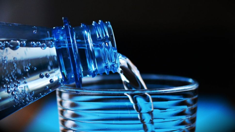 Intoxicația cu apă plată, o problemă care apare frecvent în această perioadă. Medicul Radu Țincu: ”Trebuie să ajungem la spital!”