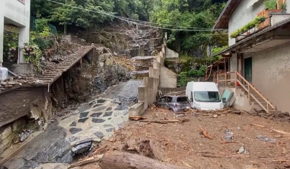 Italia este mistuită simultan de incendii, grindină, inundații severe și alunecări de teren. Populația este copleșită de vremea extremă 720522