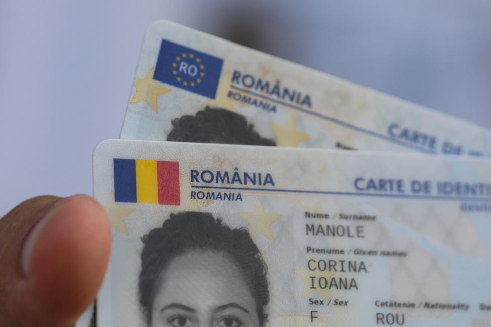MAI explică de ce noul buletin electronic are afișat “gen” în loc de “sex”  720331