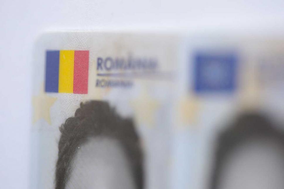 MAI explică de ce noul buletin electronic are afișat “gen” în loc de “sex”  720348