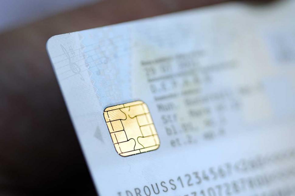 MAI explică de ce noul buletin electronic are afișat “gen” în loc de “sex”  720351