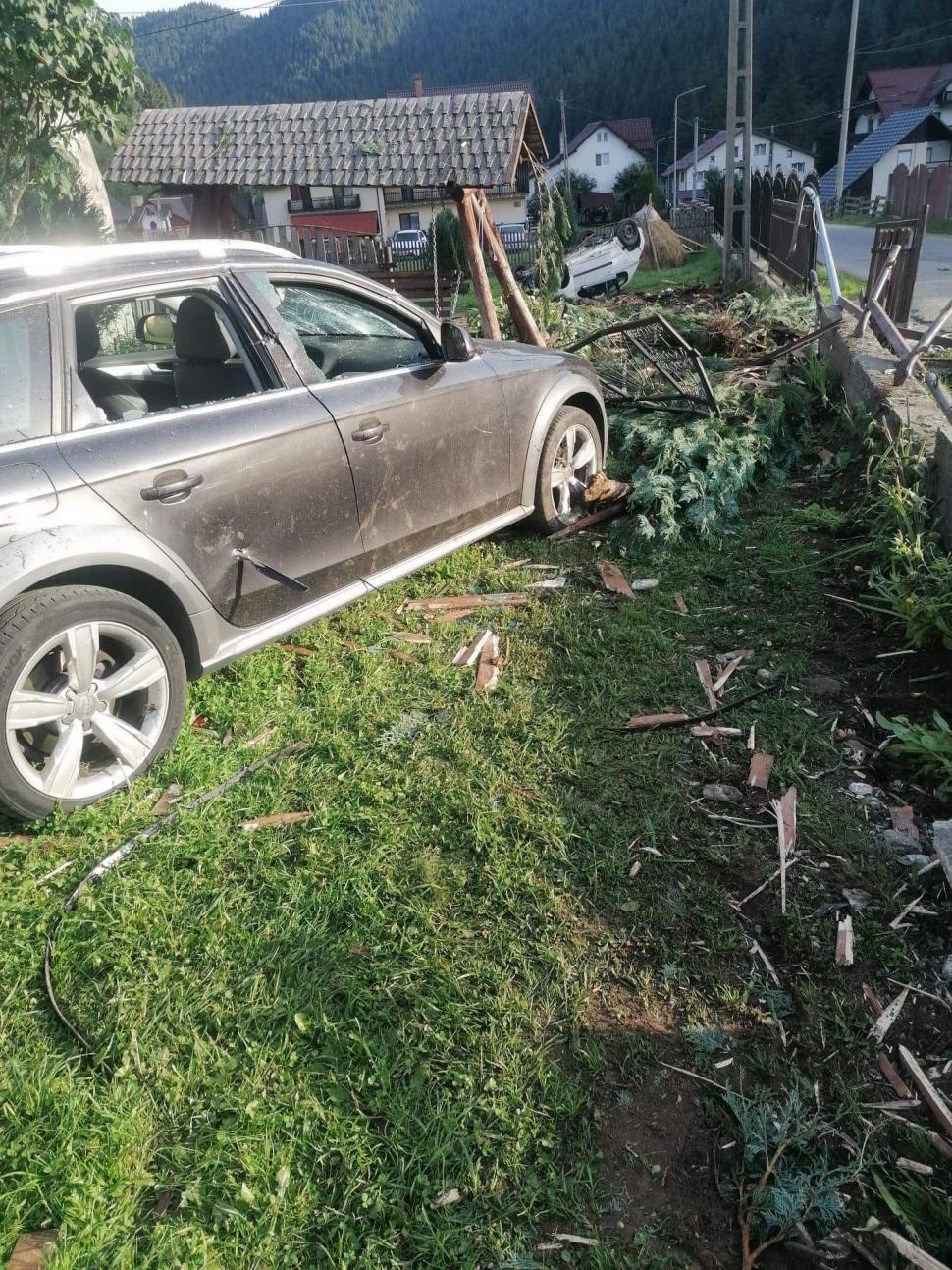 Un minor băut a dărâmat gardul unei case în miez de noapte şi a ajuns cu maşina, cu roţile în sus, în curtea unei familii 720424