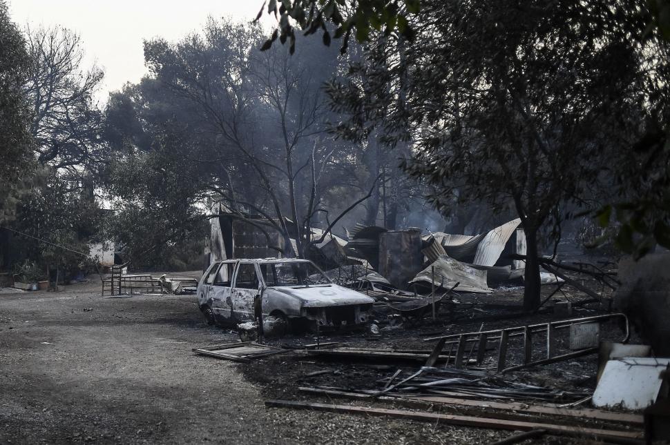 Iadul de flăcări din Grecia: a fost salvat situl Olimpia Antică. Pe insula Evia, oamenii au fost evacuați cu bărcile 720433