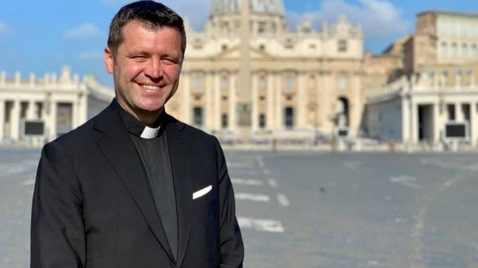 Preotul catolic Francisc Doboș, ironii ​despre controversa gen vs. sex în buletin: ”O țineam sus și tare că sunt Papesa Francisc!”