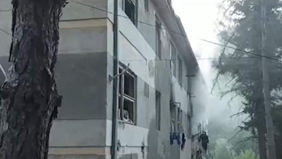 Explozie puternică într-un bloc din Drobeta Turnu-Severin. Un tânăr a ajuns la spital cu arsuri grave
