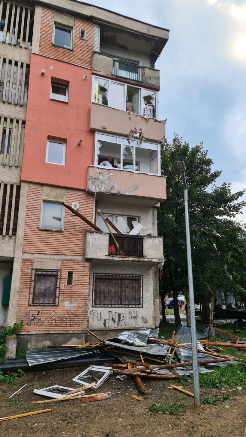 Ploile abundente şi vijeliile au făcut prăpăd în România: "Nu am mai văzut aşa ceva, ne-am speriat" 720757