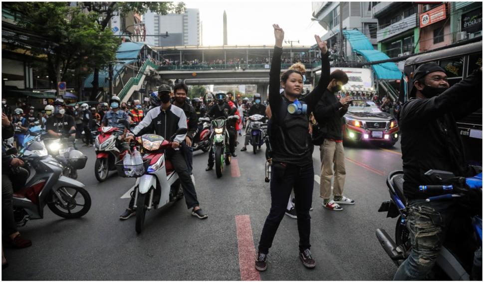Proteste pro-democrației în Thailanda. Poliția intervine cu gloanțe de cauciuc și gaze lacrimogene 720849