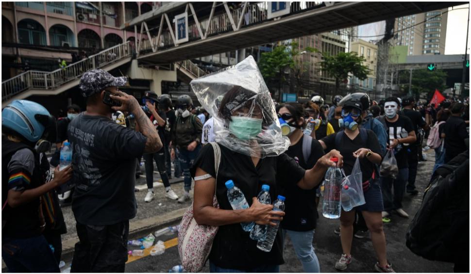 Proteste pro-democrației în Thailanda. Poliția intervine cu gloanțe de cauciuc și gaze lacrimogene 720854