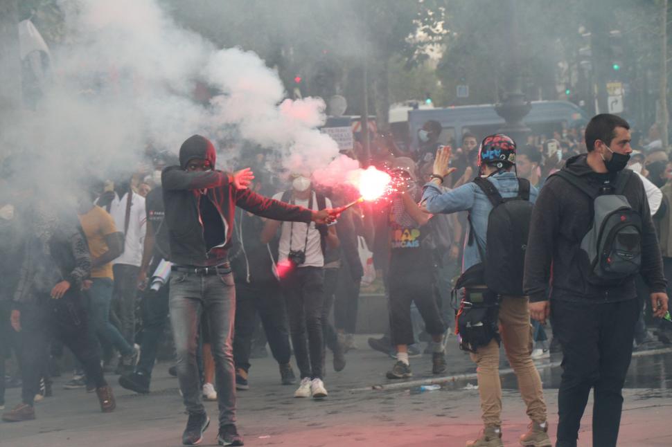 Sute de mii de oameni protestează în Franţa: "COVID a fost creat pentru a elimina oameni, suntem prea mulți pe Pământ" 720875