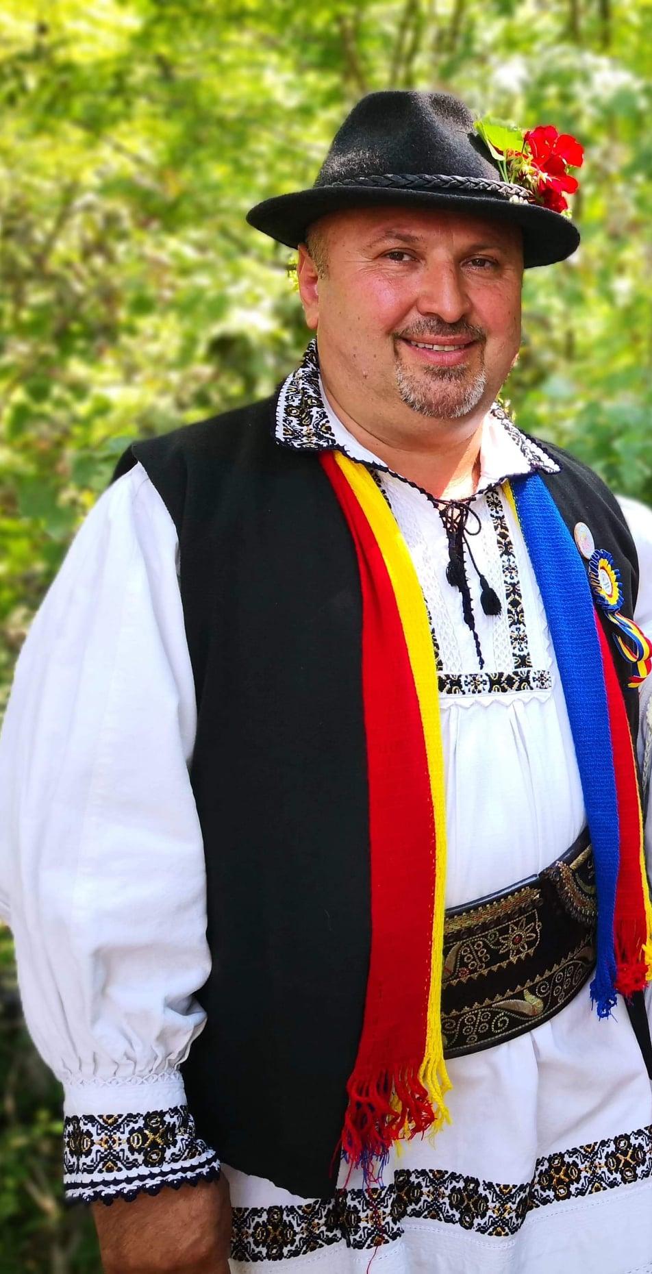 A murit cântărețul de muzică populară Alexandru Rusu. "S-a stins în brațele soției și ale celor două fiice" 720964