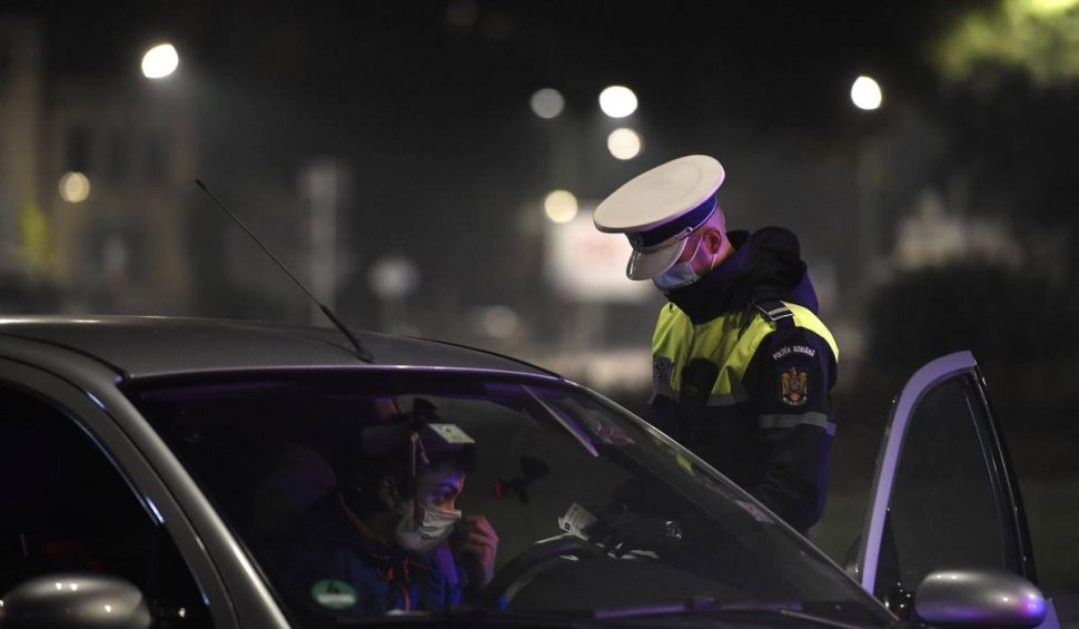 Bărbat surprins de polițiști după ce a furat mai multe bile ornamentale de beton și borduri, de pe o stradă din Galați