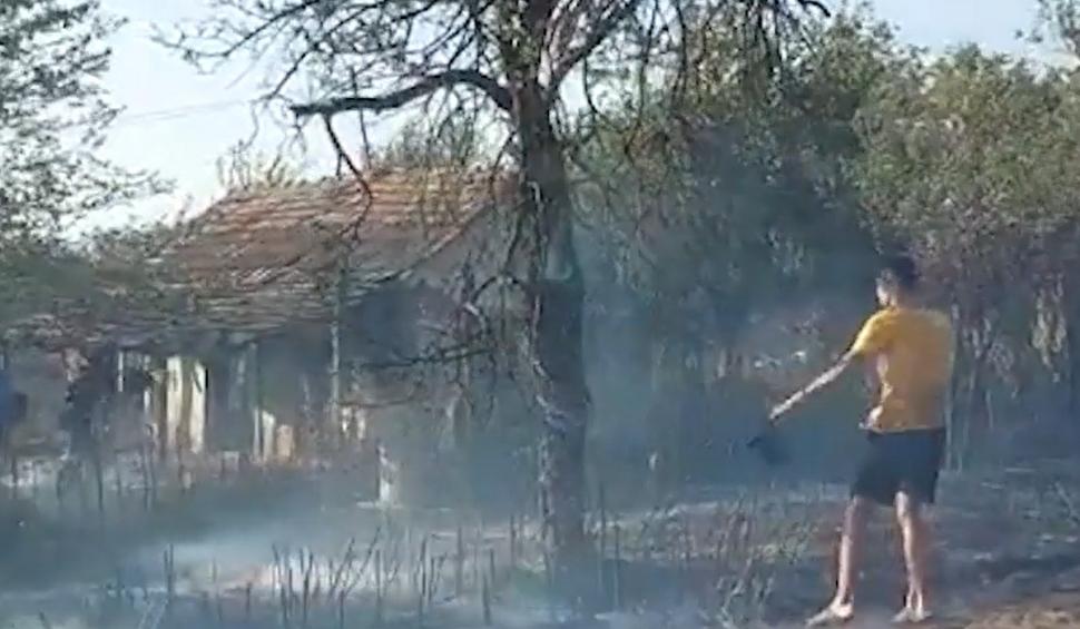 Zeci de case din satul Scăpău au fost făcute scrum într-un incendiu devastator în Mehedinţi 721130