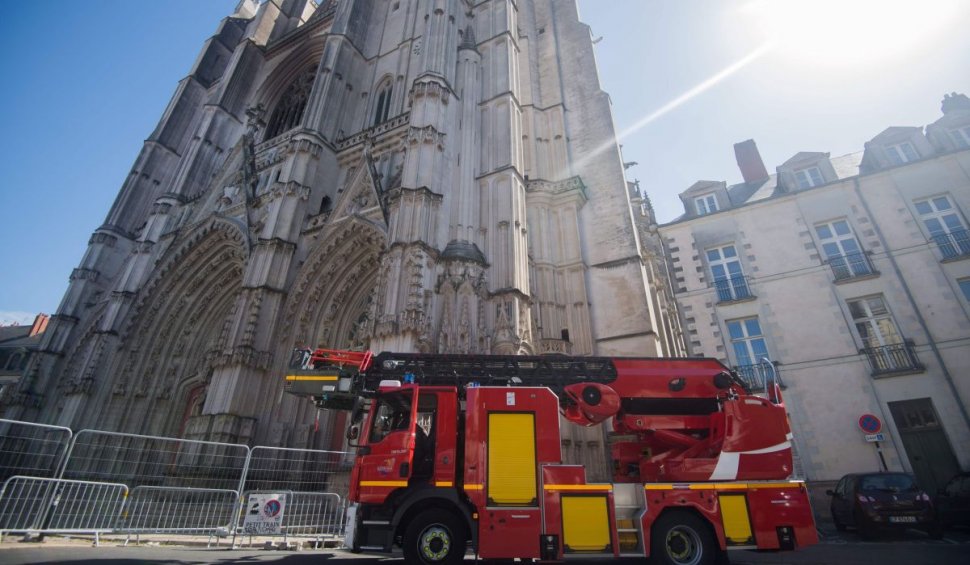 Refugiatul care a dat foc Catedralei din Nantes lovește din nou: a ucis un preot catolic în Franța