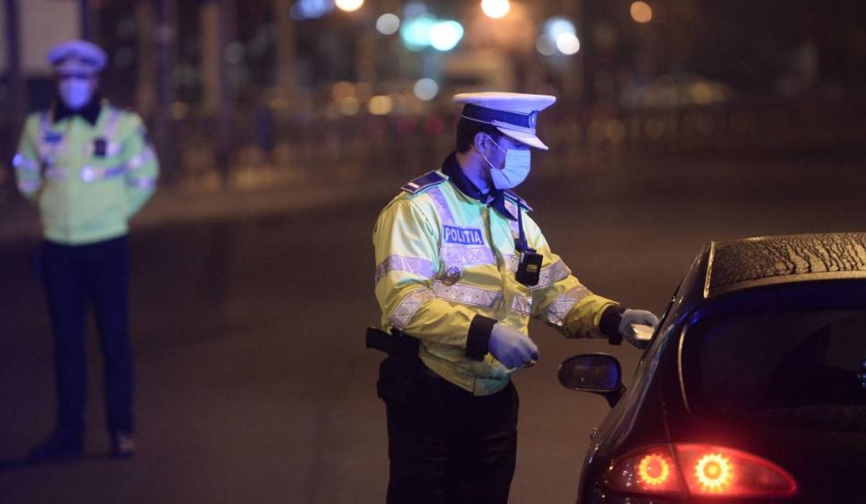 Șofer român cercetat, după ce a prezentat polițiștilor un permis de conducere cumpărat de pe internet