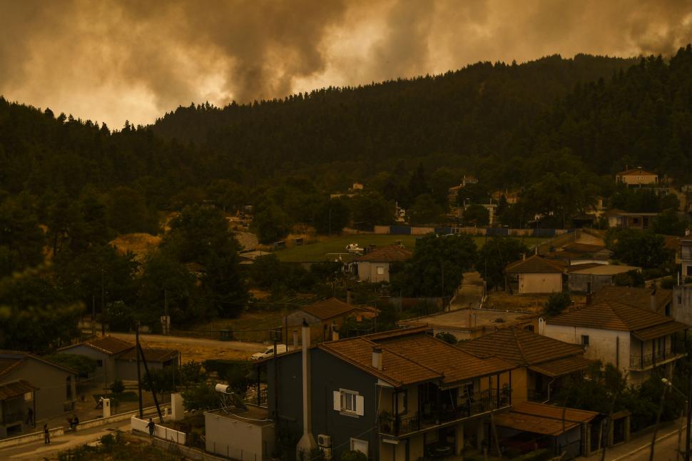 Misiunile pompierilor români continuă în insula Evia, pentru a treia zi.  Se luptă cu focul în ture de câte şase ore!  721204