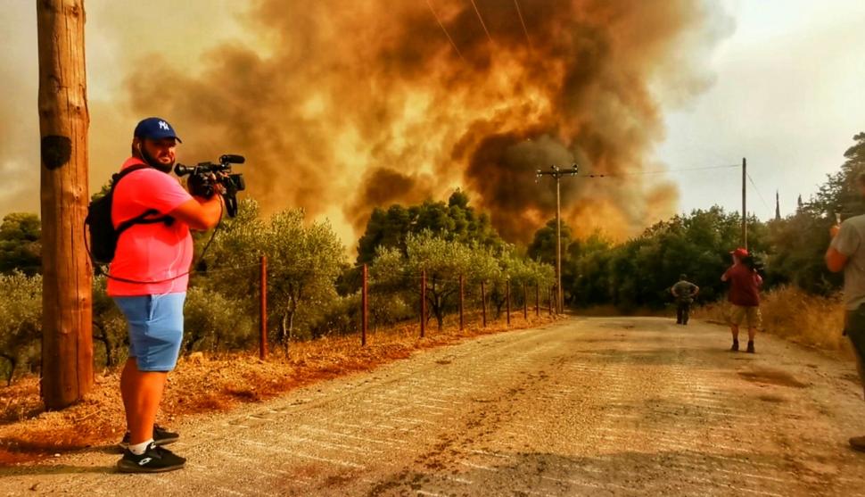 Misiunile pompierilor români continuă în insula Evia, pentru a treia zi.  Se luptă cu focul în ture de câte şase ore!  721212
