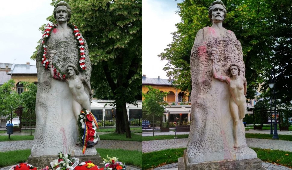 Cea mai veche statuie a lui Eminescu din România, stricată din cauza unei ghirlande de flori. S-a făcut roșie