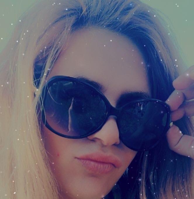 Ea e Andreea, mama gemenilor care au căzut de la etajul 10 al unui bloc din Ploieşti, în timp ce ea făcea LIVE pe Facebook 721663