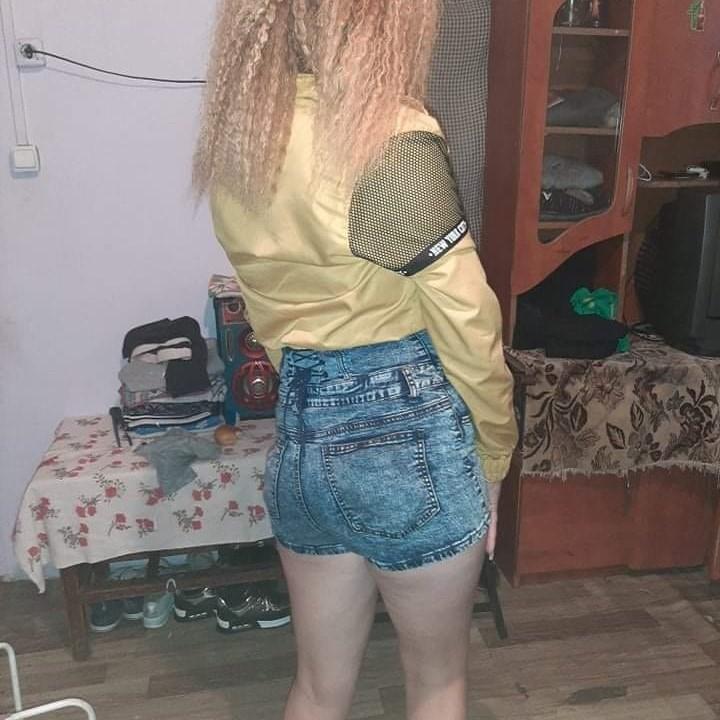 Ea e Andreea, mama gemenilor care au căzut de la etajul 10 al unui bloc din Ploieşti, în timp ce ea făcea LIVE pe Facebook 721666