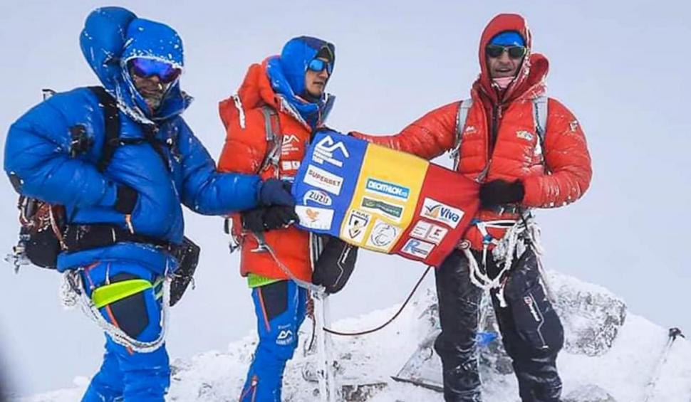 Doi sportivi români, care văd împreună 1%, au cucerit cel mai înalt vârf din Europa: ”Mergeam și abia simțeam că pot să stau în picioare” 721761