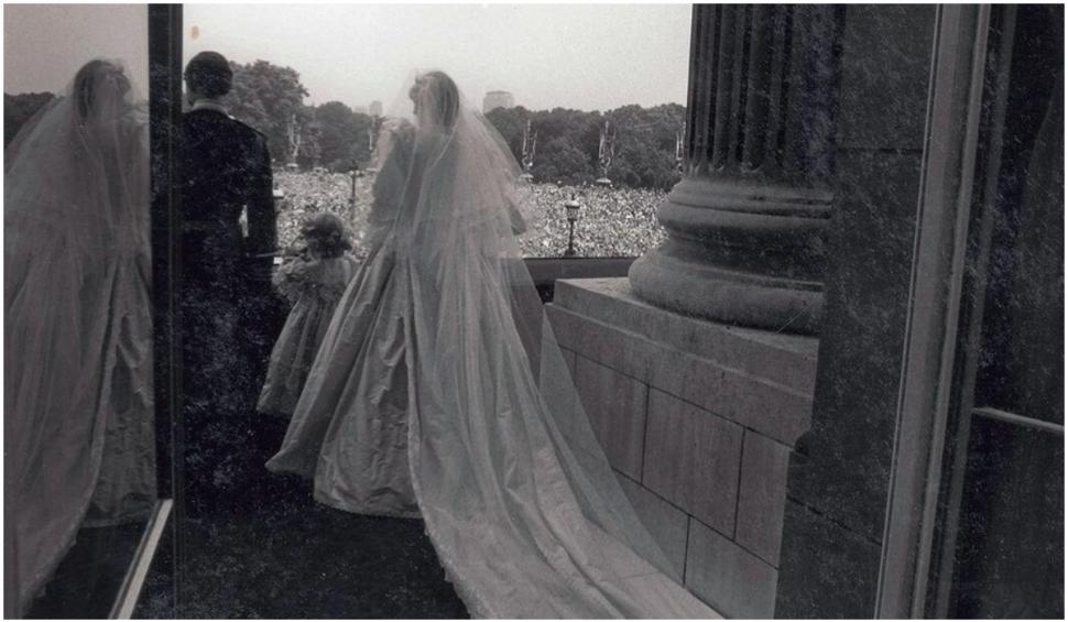 O felie din tortul de nuntă al prințesei Diana a fost scoasă la licitație. A fost vândută cu 2.800 de euro 721675