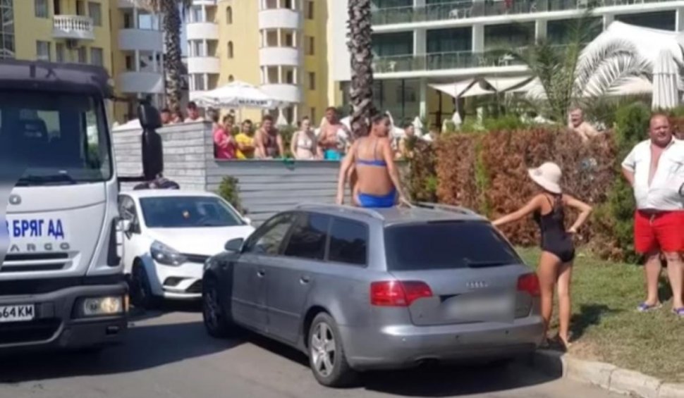 O femeie îmbrăcată în costum de baie s-a urcat pe o maşină înmatriculată în Sibiu pentru a opri ridicarea ei de autorităţile din Bulgaria