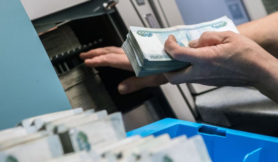 Ce a pățit un funcționar de la Fiscul din Rusia, turnat de colegii săi pentru că ar fi plătit din buzunarul propriu datoriile cetățenilor restanțieri