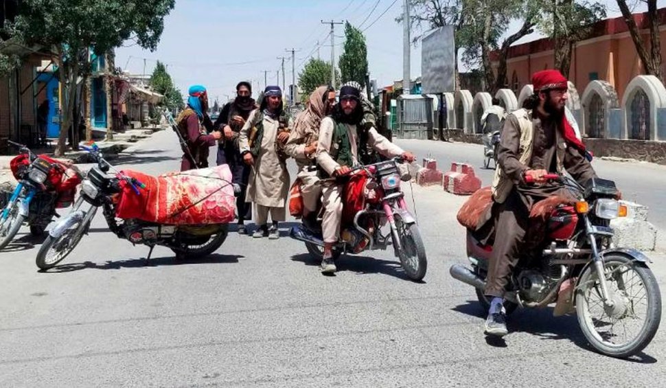 Ofensivă brutală a talibanilor afgani: au cucerit Herat, al treilea cel mai mare oraș din țară. Acum controlează 11 capitale regionale