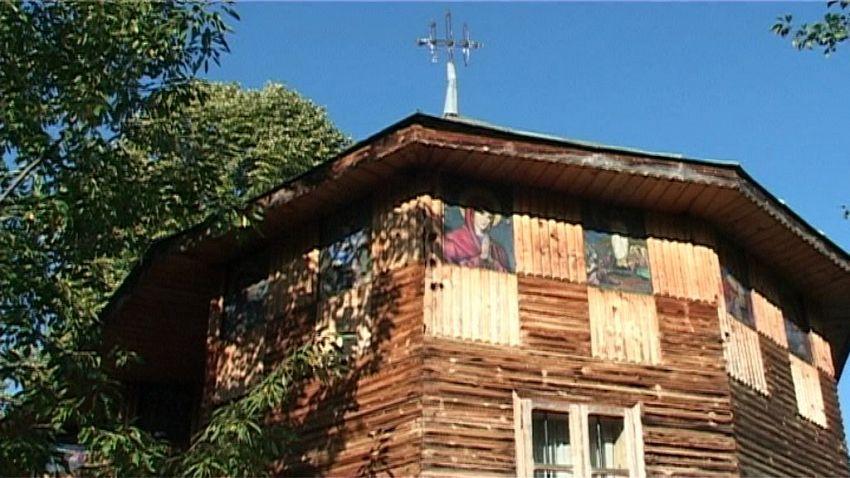O biserică veche de peste 180 de ani a fost mistuită într-un incendiu în Chiojdeni, Vrancea 721767
