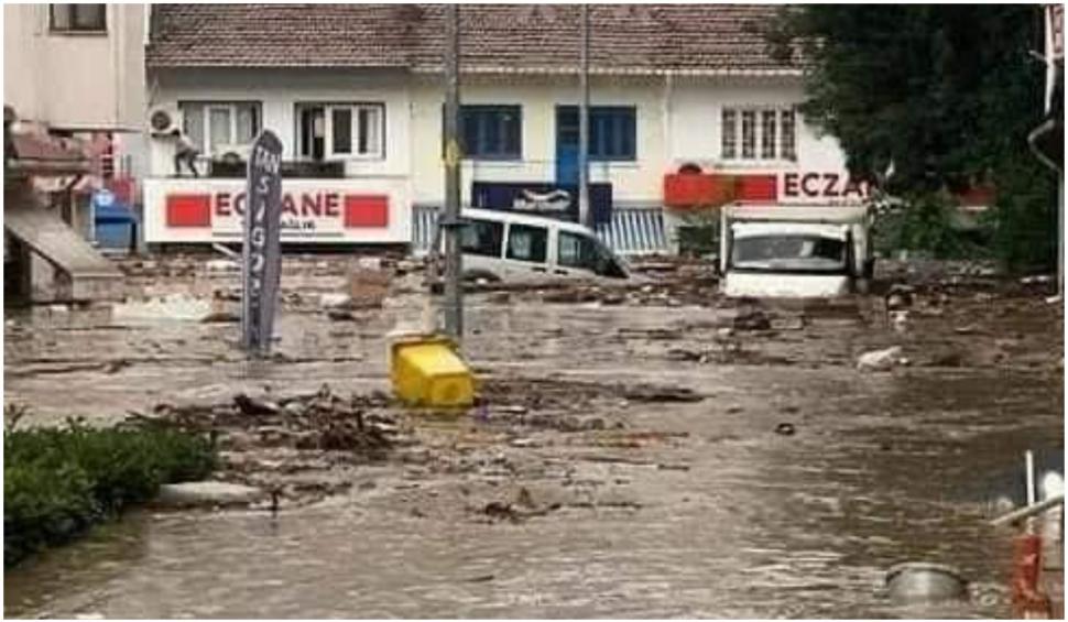 Un ciclon format în Marea Neagră a provocat prăpăd în Turcia. România riscă să fie și ea lovită 721694