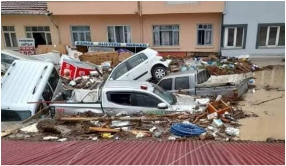 Un ciclon format în Marea Neagră a provocat prăpăd în Turcia. România riscă să fie și ea lovită 721696