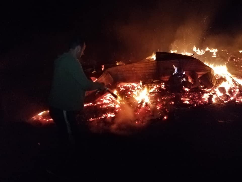 Un bătrân din județul Vâlcea a rămas pe drumuri, după ce casa i-a ars în totalitate 722005