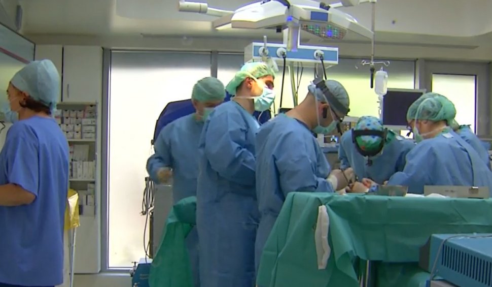 Operaţie în premieră în România! Un tânăr de 16 ani are şansa la o viaţă mai bună