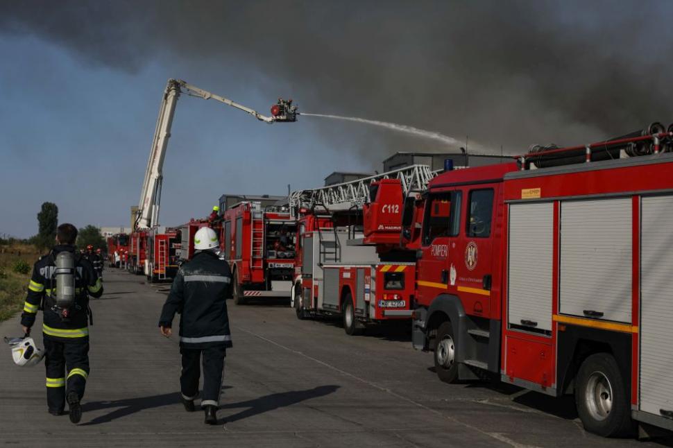 Incendiu violent la o hală din Mogoşoaia, Ilfov 722130