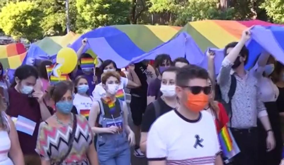 "Bucharest Pride", peste așteptări: Mii de oameni la parada gay din centrul Capitalei 722103