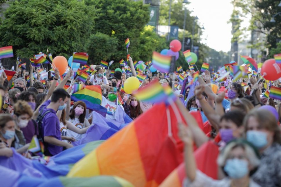 "Bucharest Pride", peste așteptări: Mii de oameni la parada gay din centrul Capitalei