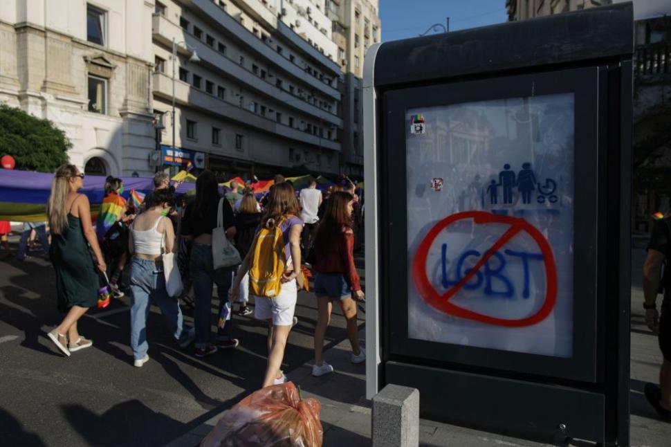 "Bucharest Pride", peste așteptări: Mii de oameni la parada gay din centrul Capitalei 722141
