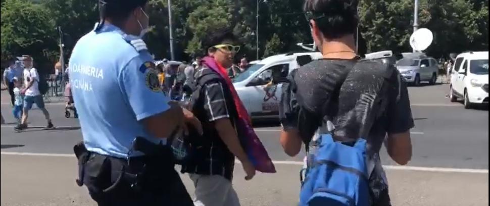 Primul incident la marșurile rivale din București: Susținători LGBT au ajuns la ”Marșul pentru Normalitate” 722067