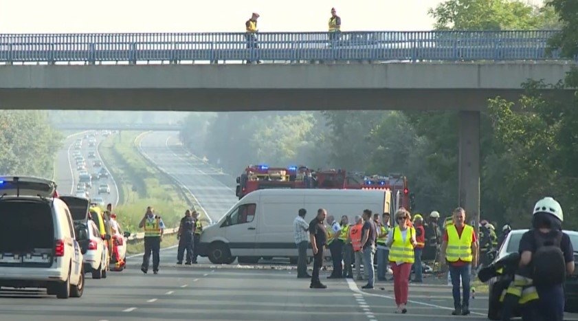 Carnagiu pe o autostradă din Ungaria. Opt oameni morți într-un accident de autocar