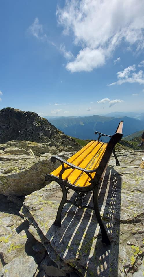 Apariţie inedită la 2.505 metri pe Vârful Călțun, din Munții Făgăraș. Reacţia Salvamont: "Nu poate face fiecare ce-l taie capul" 722250