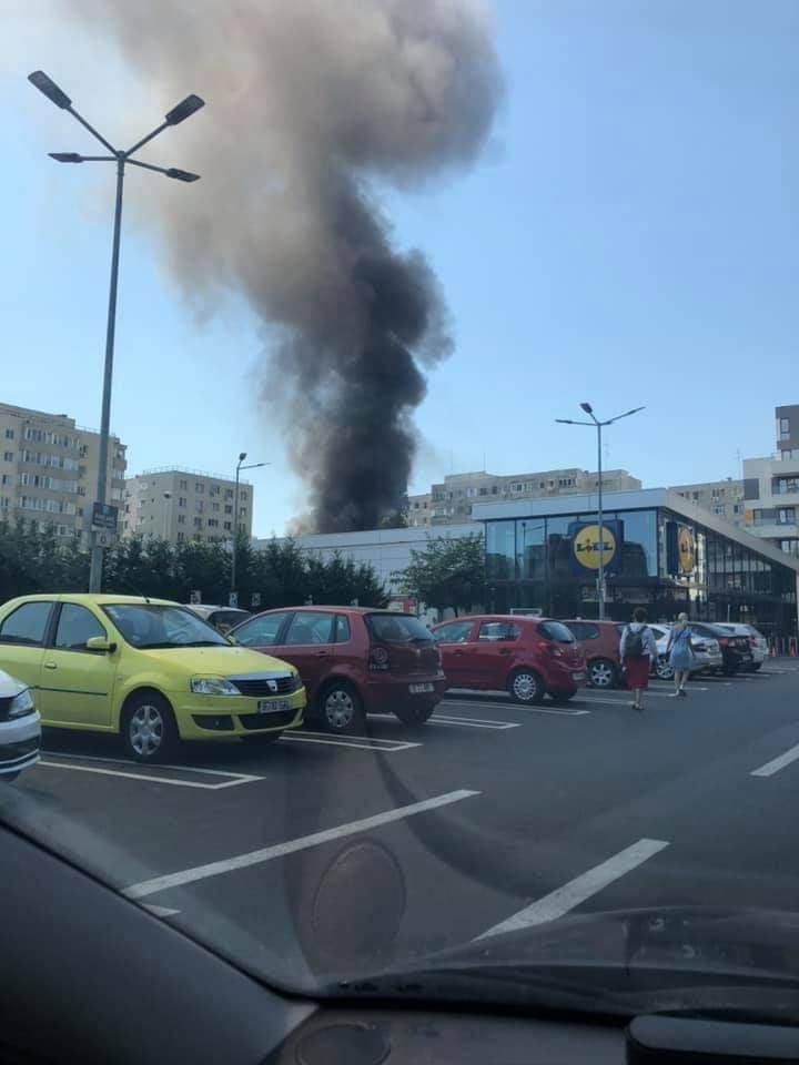 Incendiu violent la terasa unui restaurant din sectorul 3 al Capitalei 722219