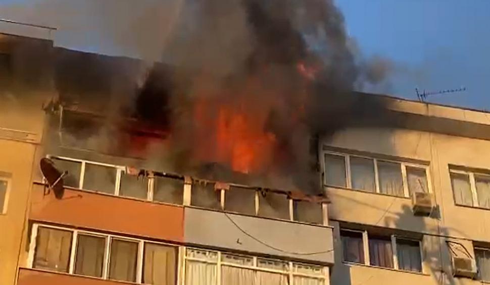 Incendiu violent la două apartamente de lângă Sala Palatului din Capitală 722273