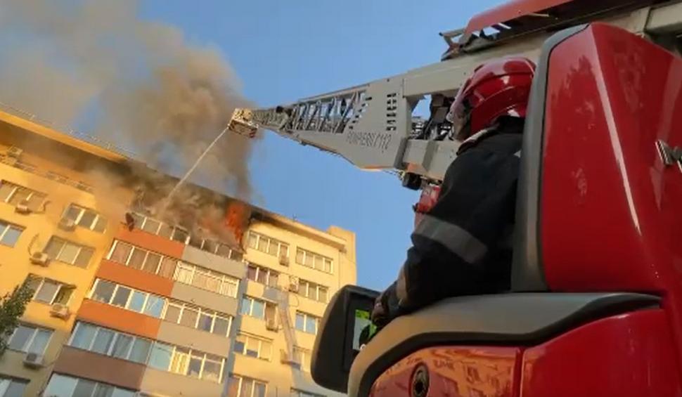 Incendiu violent la două apartamente de lângă Sala Palatului din Capitală 722275